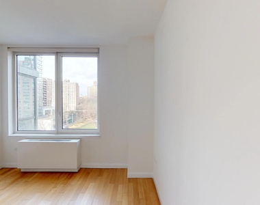 775 Columbus Ave - Photo Thumbnail 4
