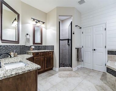 539 Treviso Drive - Photo Thumbnail 13