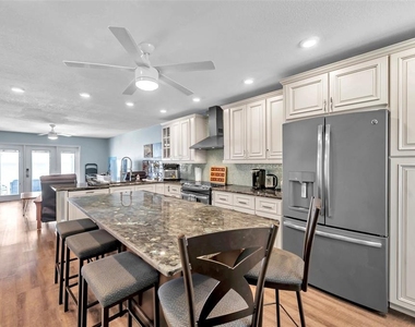 4768 Coquina Key Drive Se - Photo Thumbnail 2