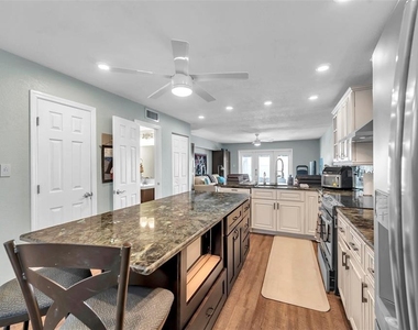 4768 Coquina Key Drive Se - Photo Thumbnail 5