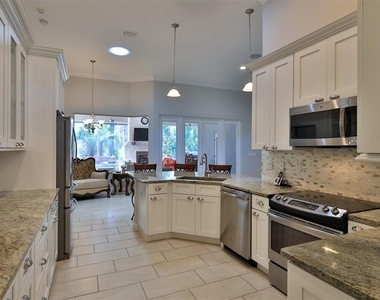 2904 Palma Lane - Photo Thumbnail 7