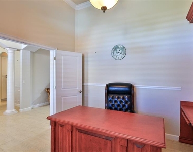 2904 Palma Lane - Photo Thumbnail 4