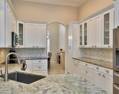 2904 Palma Lane - Photo Thumbnail 6