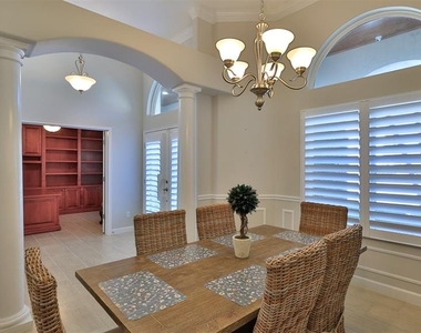 2904 Palma Lane - Photo Thumbnail 2