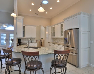 2904 Palma Lane - Photo Thumbnail 5
