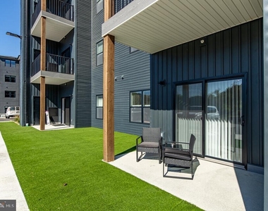 102 Bloomfield Lane - Photo Thumbnail 3