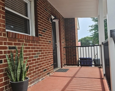 860 Francis Street - Photo Thumbnail 1