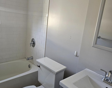 860 Francis Street - Photo Thumbnail 4