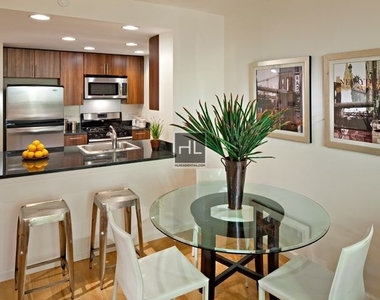 Gold Street - Photo Thumbnail 1