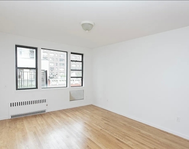 East 78th Street - Photo Thumbnail 3