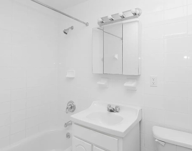 East 78th Street - Photo Thumbnail 6
