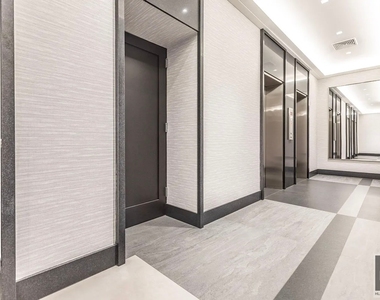 East 57 Street - Photo Thumbnail 6