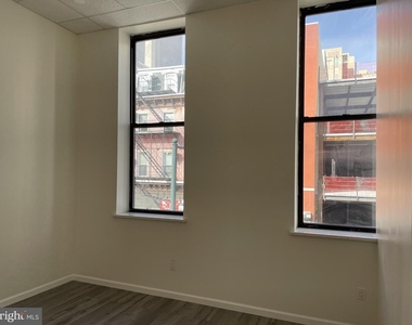 910 Arch Street - Photo Thumbnail 5