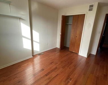 3008 S 16th Street - Photo Thumbnail 5