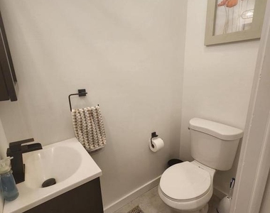 1247 S Newkirk Street S - Photo Thumbnail 10