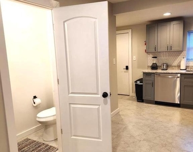 1247 S Newkirk Street S - Photo Thumbnail 9