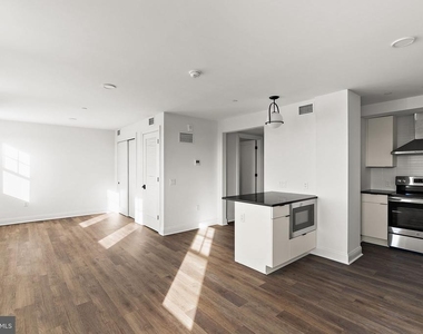 301 S 19th St - Photo Thumbnail 3