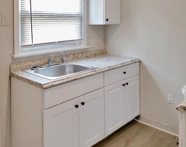 2015 Pierce Street - Photo Thumbnail 2