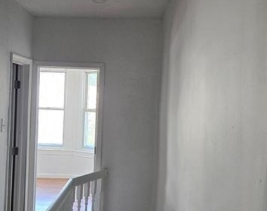2714 W Albert Street - Photo Thumbnail 6
