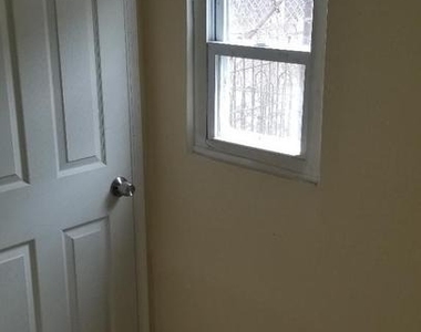 2714 W Albert Street - Photo Thumbnail 3