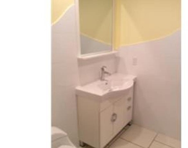 800 N 48th Street - Photo Thumbnail 4
