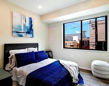 4419 Ludlow Street - Photo Thumbnail 6