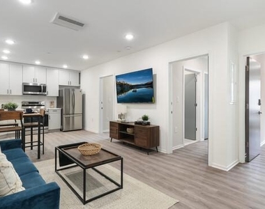 4419 Ludlow Street - Photo Thumbnail 4