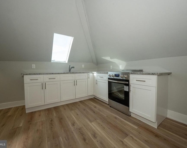 122 E 3rd Street - Photo Thumbnail 3