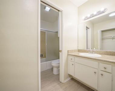 456 S Harvard Boulevard - Photo Thumbnail 7