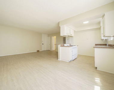 456 S Harvard Boulevard - Photo Thumbnail 3