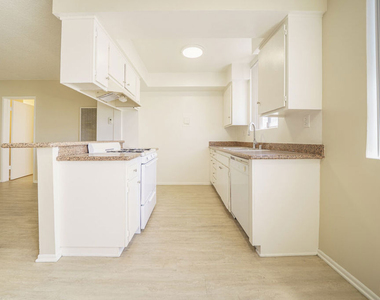 456 S Harvard Boulevard - Photo Thumbnail 4