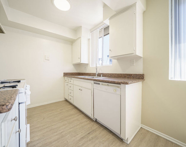 456 S Harvard Boulevard - Photo Thumbnail 5