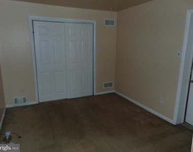2985 Yorkship Square - Photo Thumbnail 3
