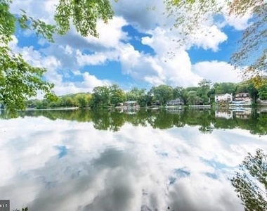 191 Lakeshore Drive - Photo Thumbnail 11