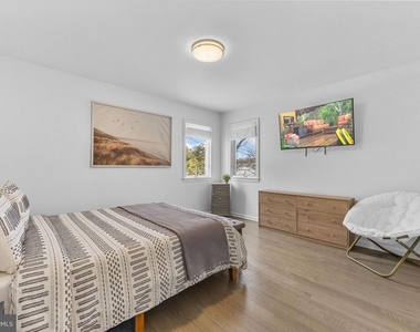 191 Lakeshore Drive - Photo Thumbnail 20