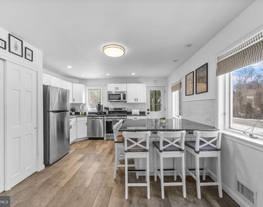 191 Lakeshore Drive - Photo Thumbnail 19