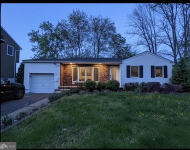 191 Lakeshore Drive - Photo Thumbnail 10