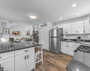 191 Lakeshore Drive - Photo Thumbnail 16