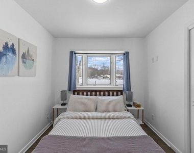 191 Lakeshore Drive - Photo Thumbnail 22