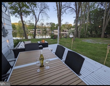 191 Lakeshore Drive - Photo Thumbnail 9