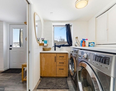 191 Lakeshore Drive - Photo Thumbnail 36