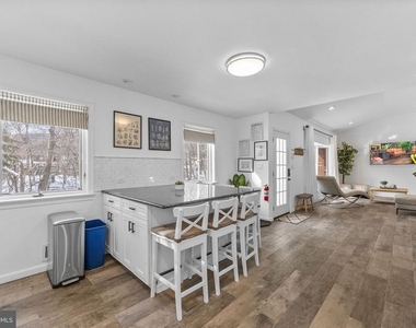 191 Lakeshore Drive - Photo Thumbnail 17