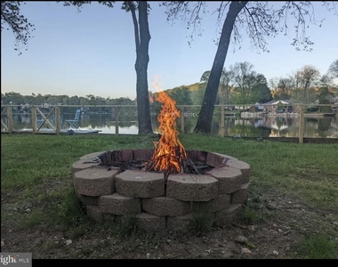 191 Lakeshore Drive - Photo Thumbnail 8