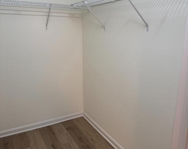 1103 S Schumaker Drive - Photo Thumbnail 12