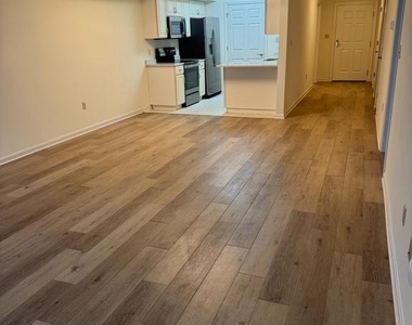1103 S Schumaker Drive - Photo Thumbnail 5