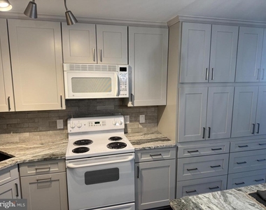 1101 S Schumaker Drive - Photo Thumbnail 8