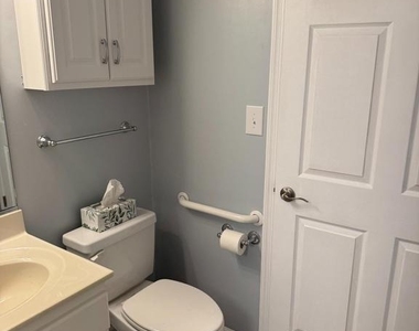 1101 S Schumaker Drive - Photo Thumbnail 15