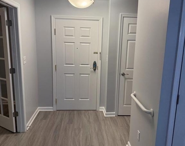 1101 S Schumaker Drive - Photo Thumbnail 13