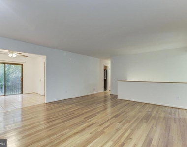 10008 Sinnott Drive - Photo Thumbnail 7