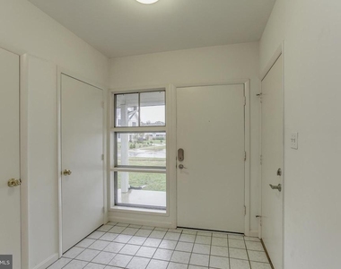 10008 Sinnott Drive - Photo Thumbnail 2